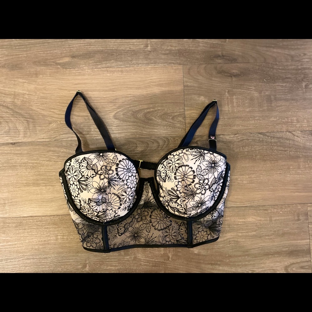 🖤Black & Cream Victoria’s Secret Lace Bustier🖤